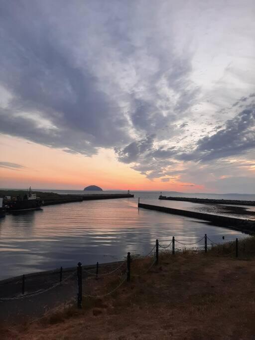 Stunning Riverside Town House With Views Ayrshire Girvan Ngoại thất bức ảnh